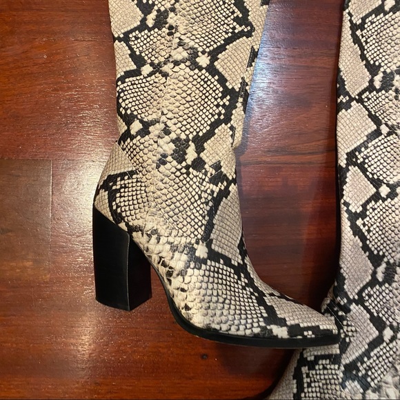 Vince Camuto boots size 8.5 reptile print above the knee - Picture 2 of 9